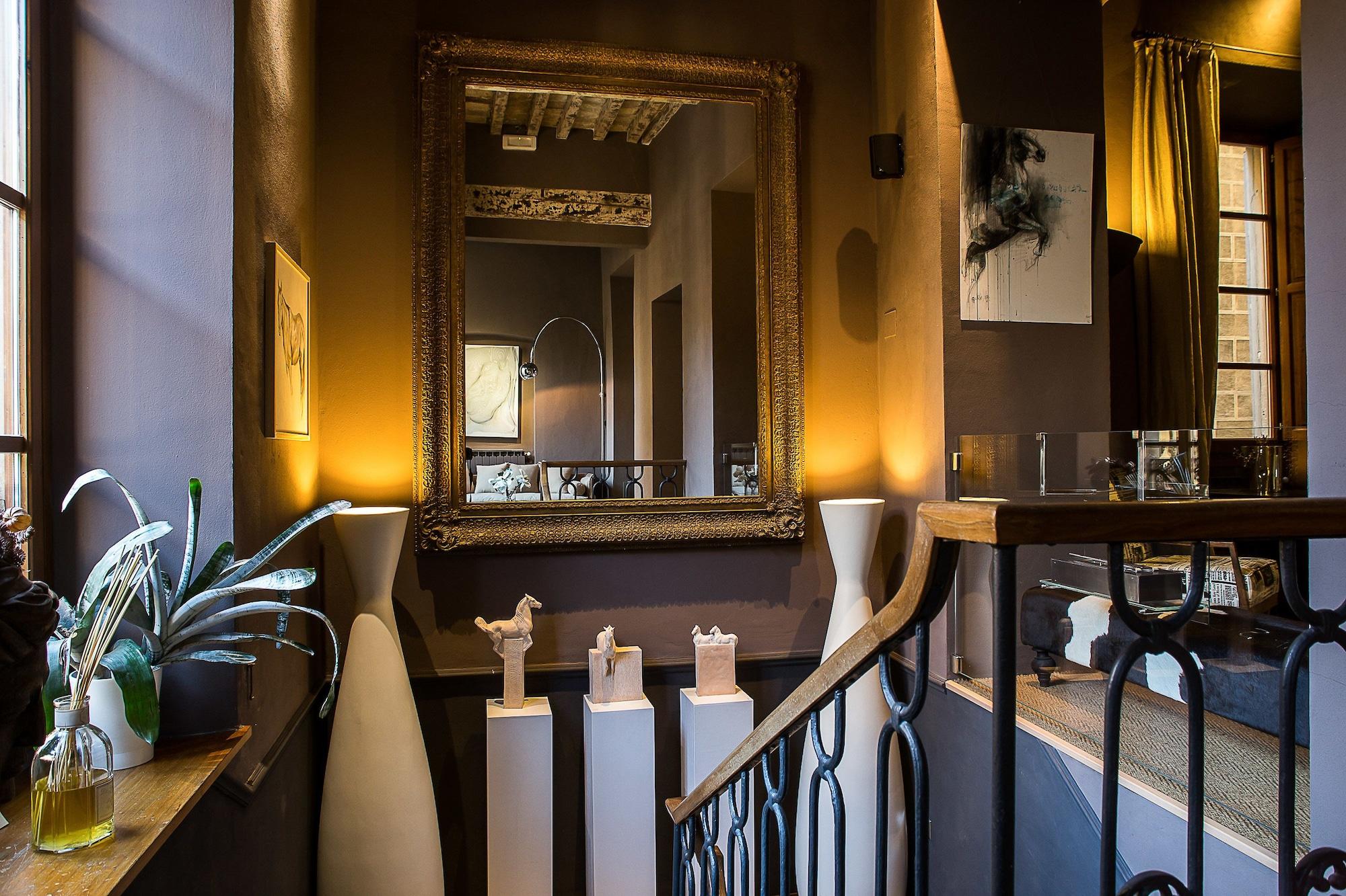 Vista Lobby Porcellino Gallery