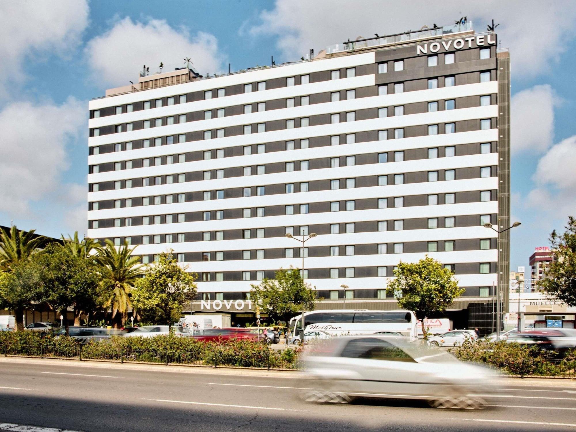 Vista Exterior Novotel Valencia Lavant