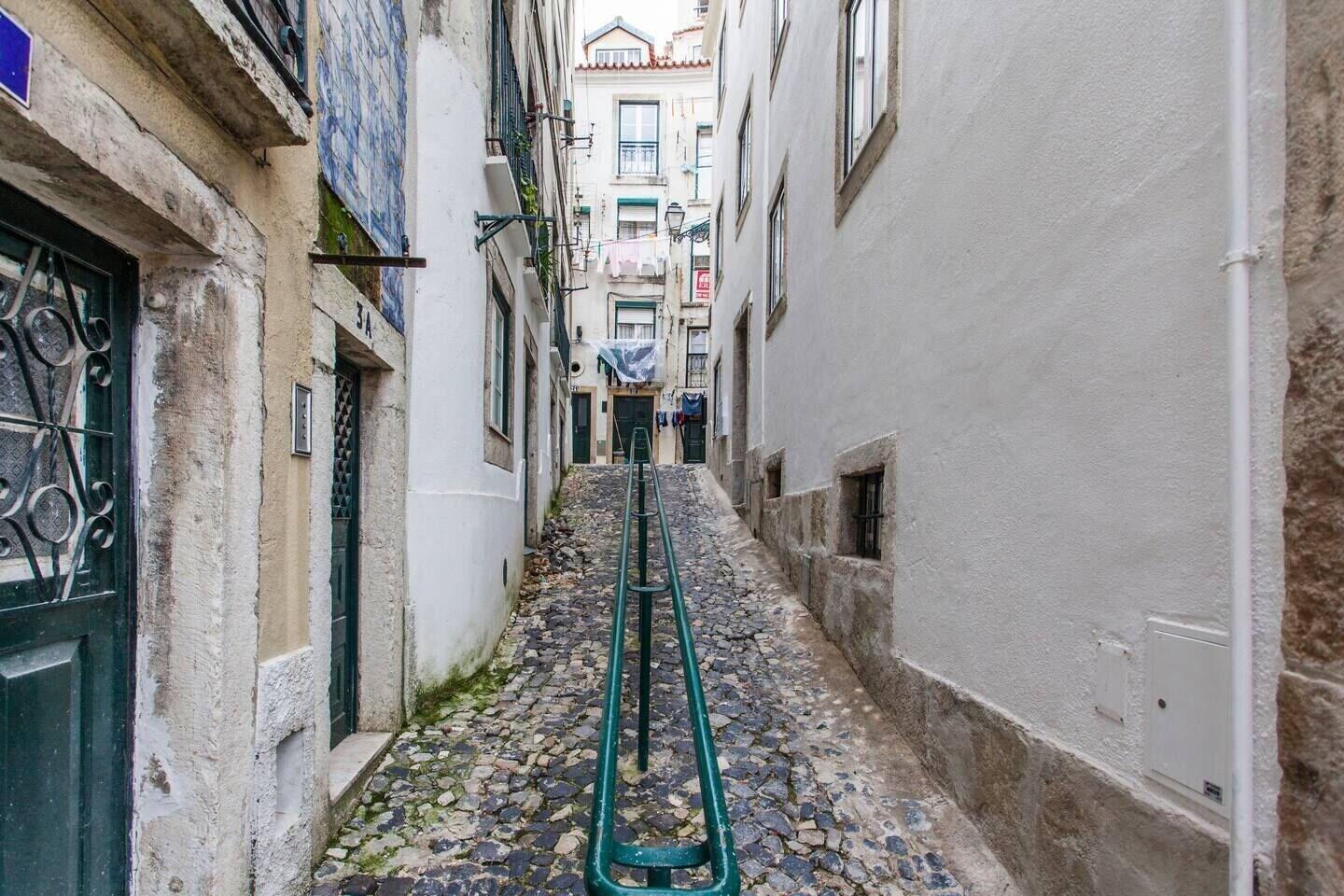 Varios Hidden Gem in Alfama