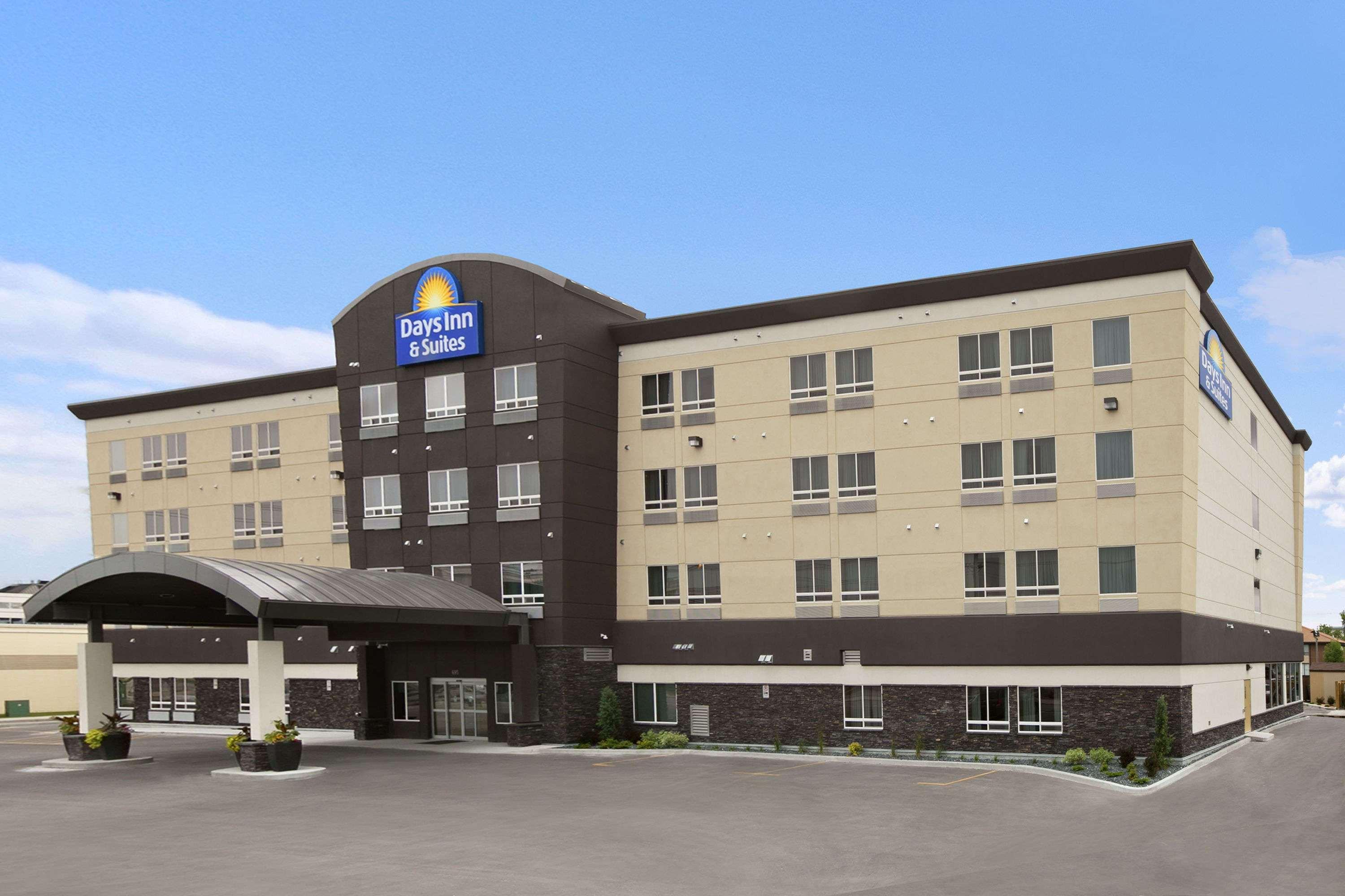 Vista Exterior Days Inn & Suites by Wyndham Winnipeg Airport Manitoba