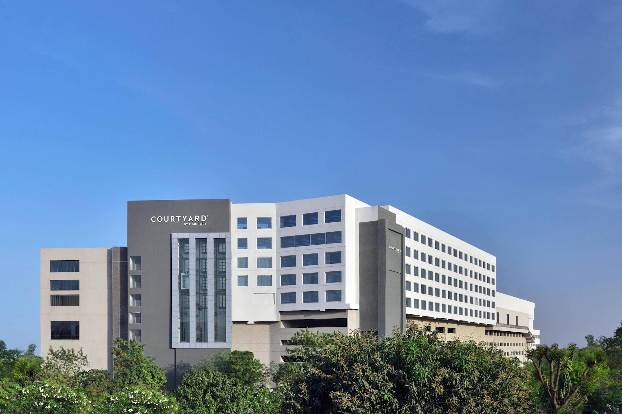 Vista Exterior Courtyard by Marriott Bhopal