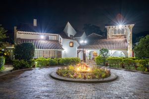 Alojamiento - Hotel Chalet El Castillo by Majuva