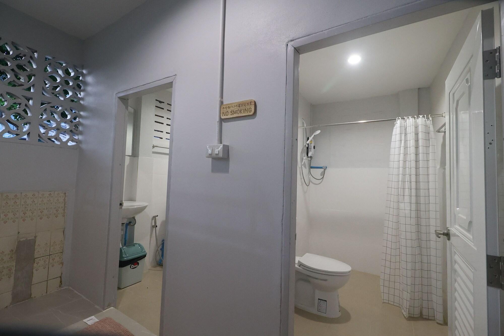 Equipamiento de Habitación No.9 hostel kanchanaburi