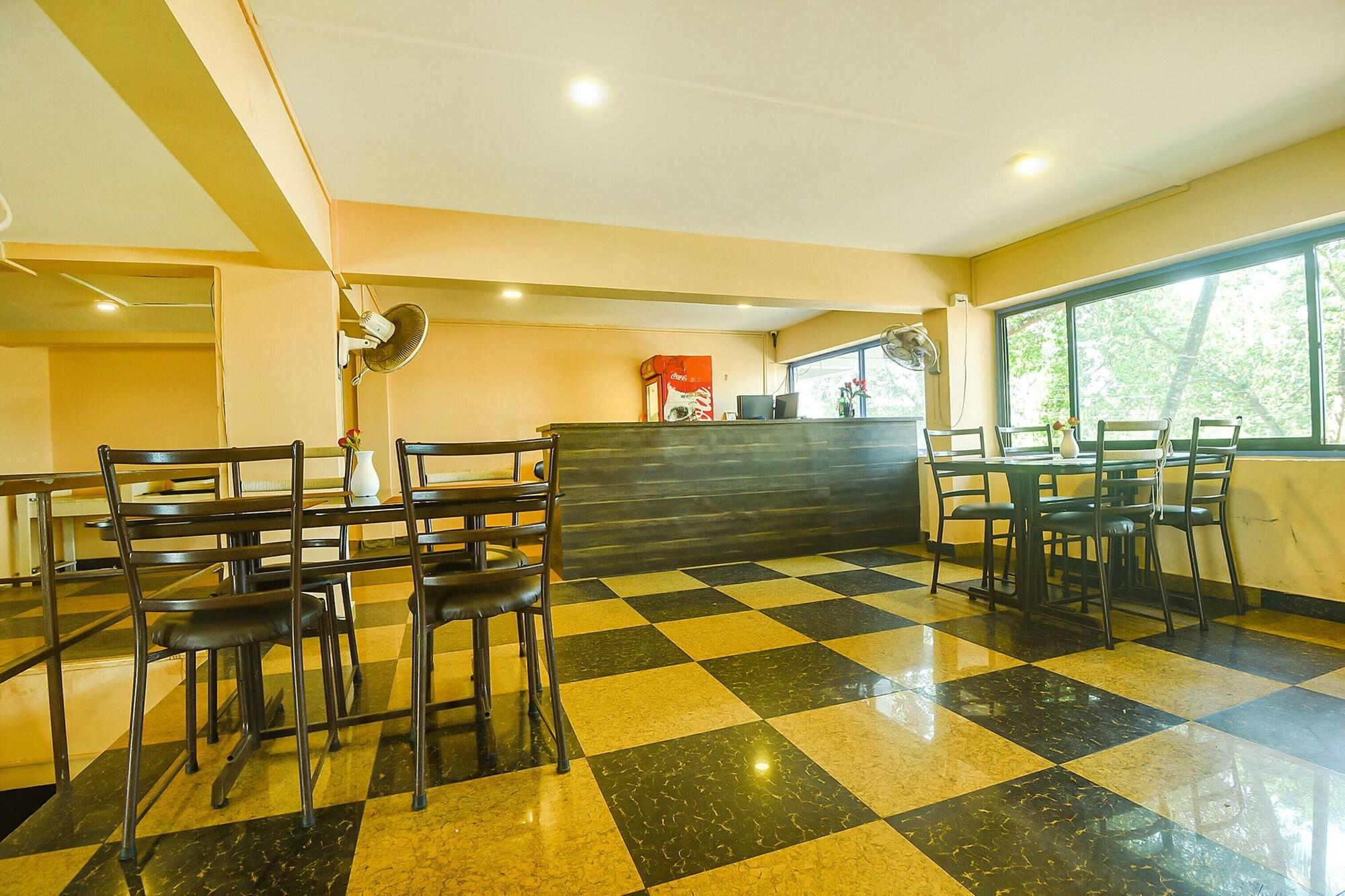 Restaurant FabEscape Aqualura Verem With Swimming Pool