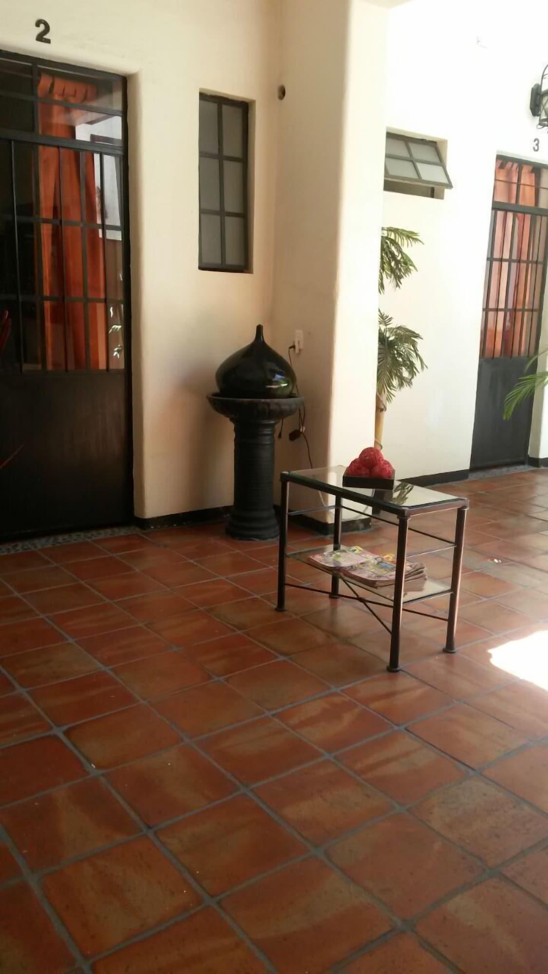 Vista Exterior Posada Hotel Punto Guadalajara