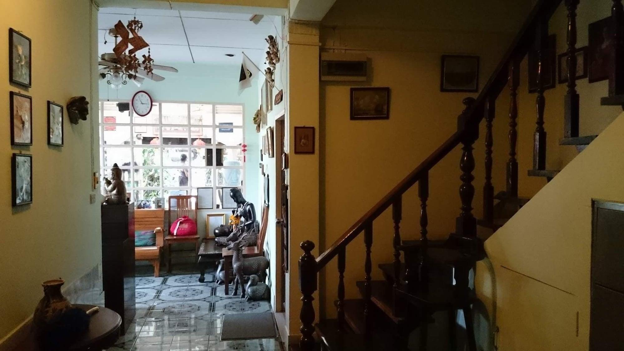 Varios Baan Somboon Guesthouse