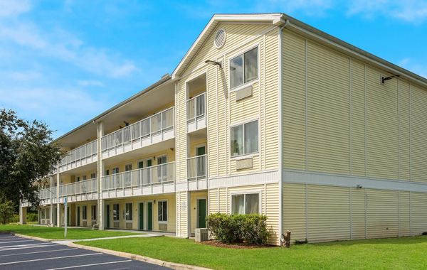 HomeTowne Studios by Red Roof Orlando - UCF Area - Hoteles en Orlando, Florida