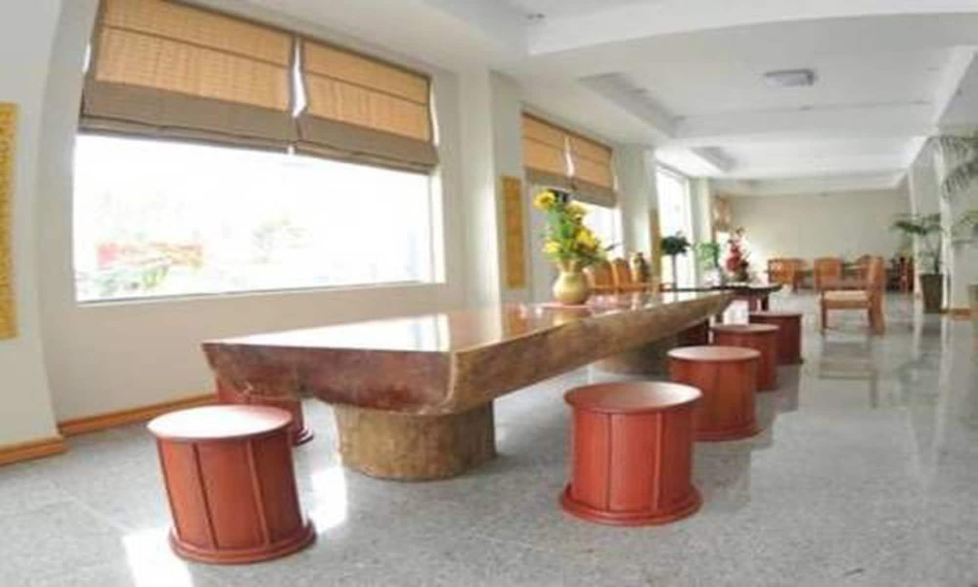 Vista Lobby Shwe Phyu Hotel