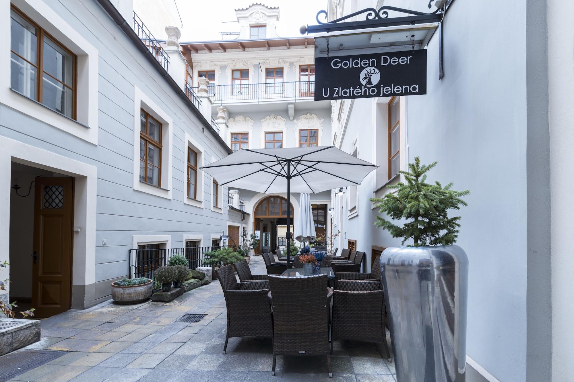 Varios Hotel U Zlateho Jelena