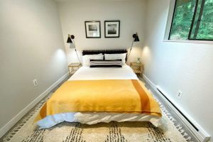 Alquiler Vacacional - mbrace nature in this bright home that has gorgeous views to the lake and forest