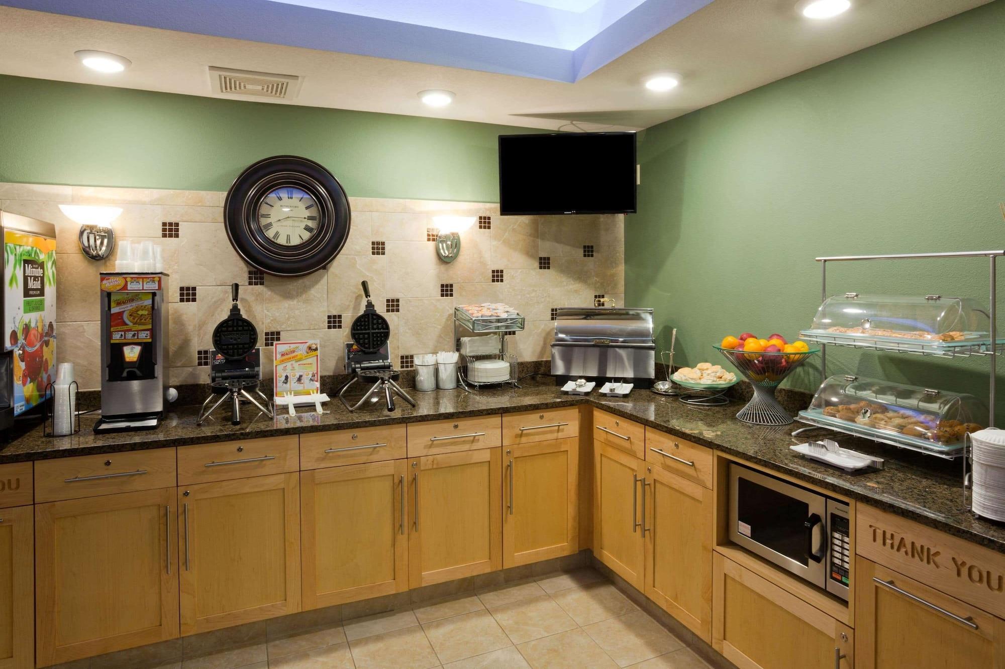 Restaurant AmericInn by Wyndham Hartford SD