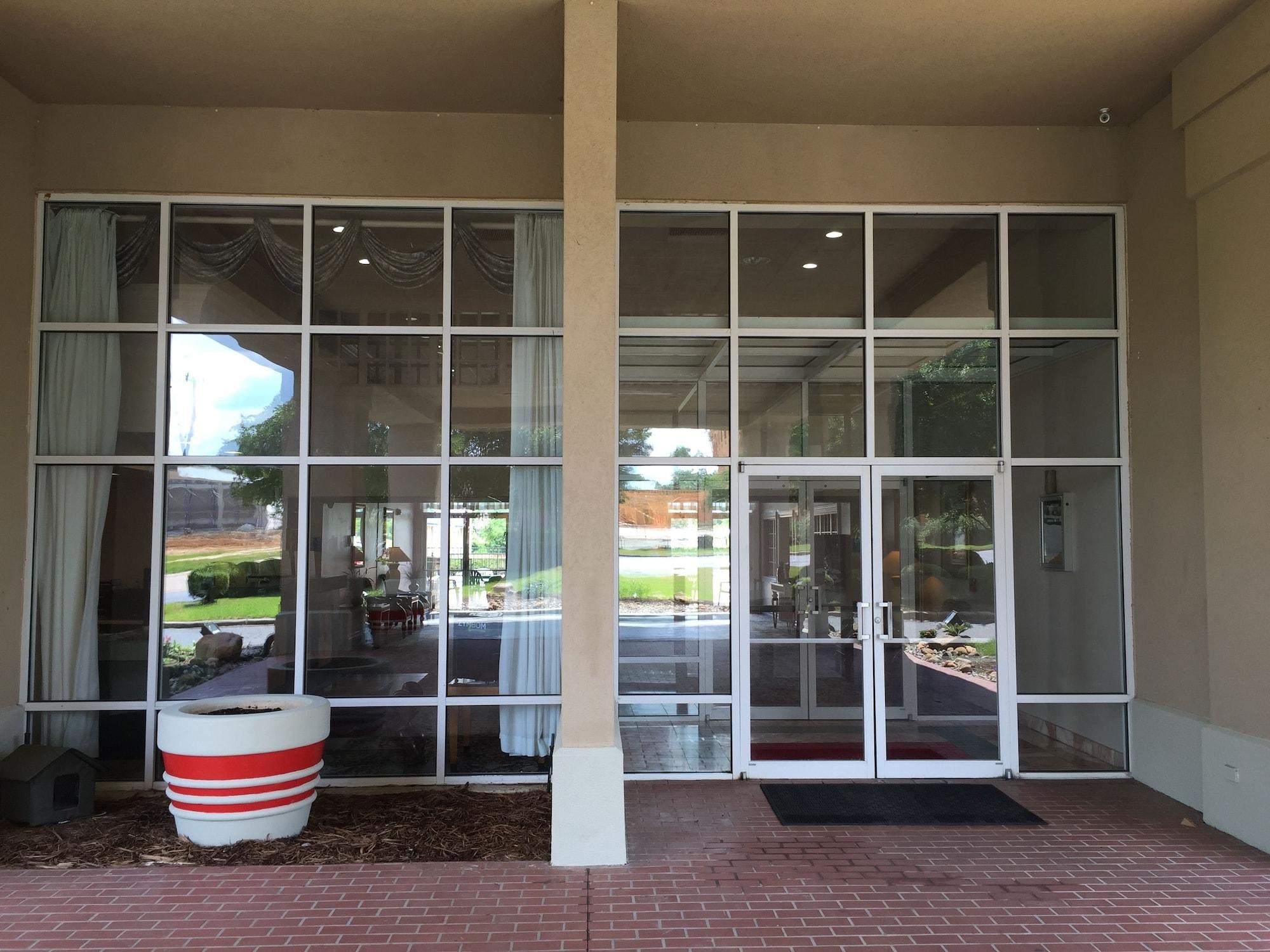 Vista Exterior Economy Inn & Suites Shreveport