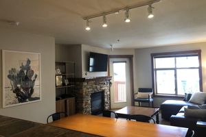 Alquiler Vacacional - Beautifully Updated Ski-in/Ski-out Condo (Top Floor)