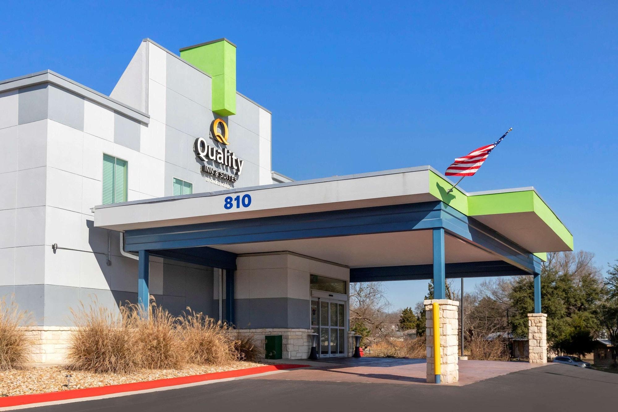 Varios Quality Inn & Suites