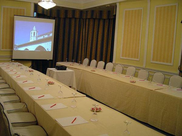Sala de Reuniones One Shot Reina Victoria