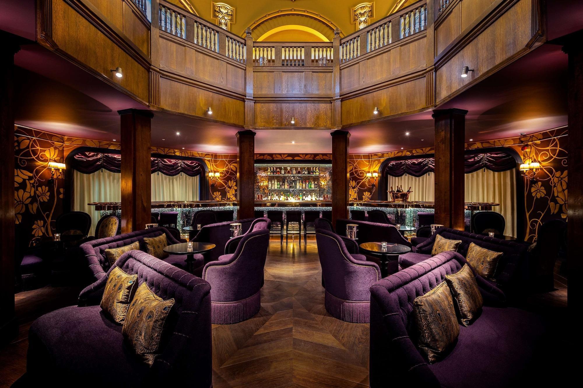 Bar/Salón L'oscar London