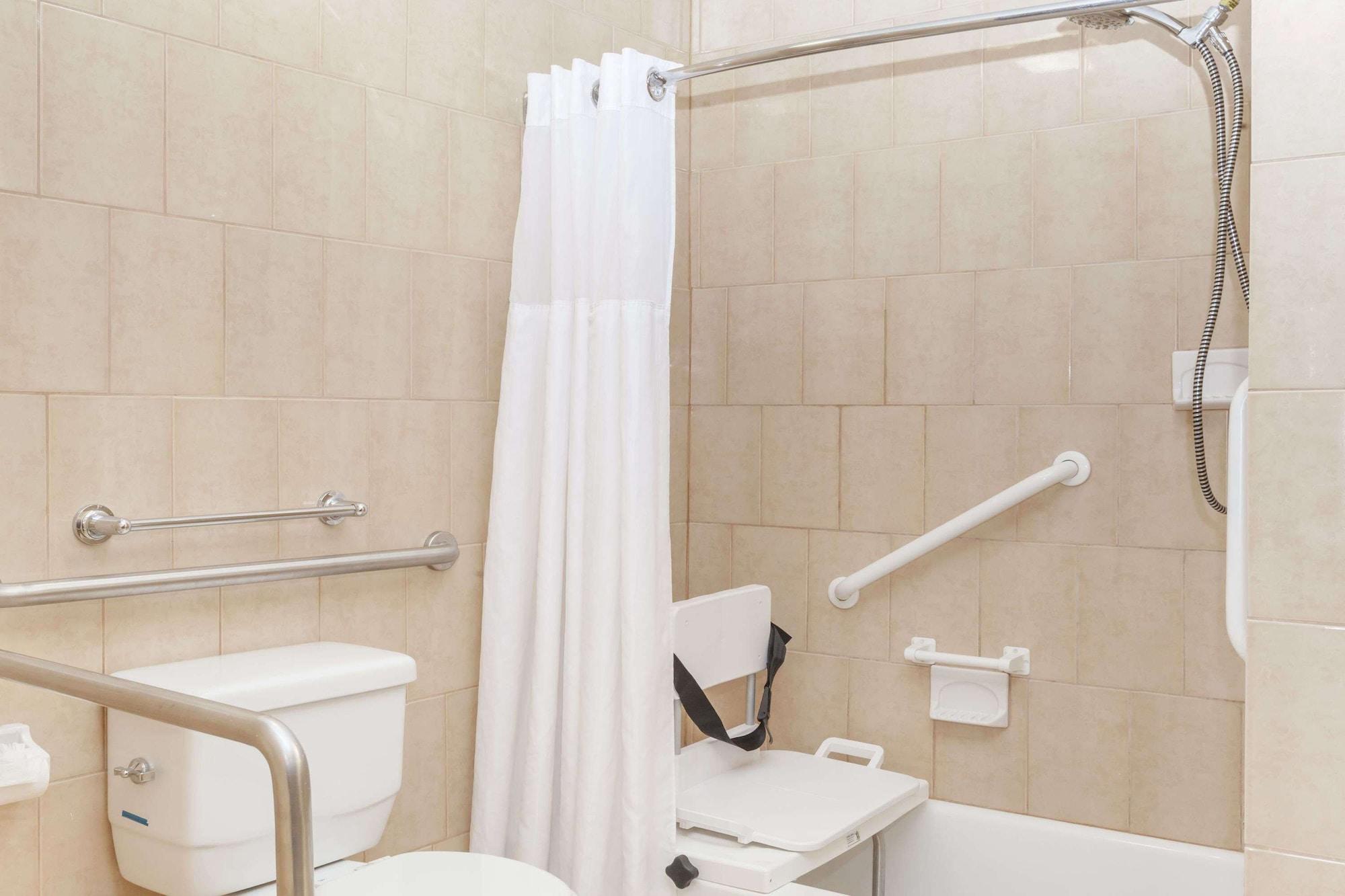 Equipamiento de Habitación Travelodge by Wyndham Sylmar CA