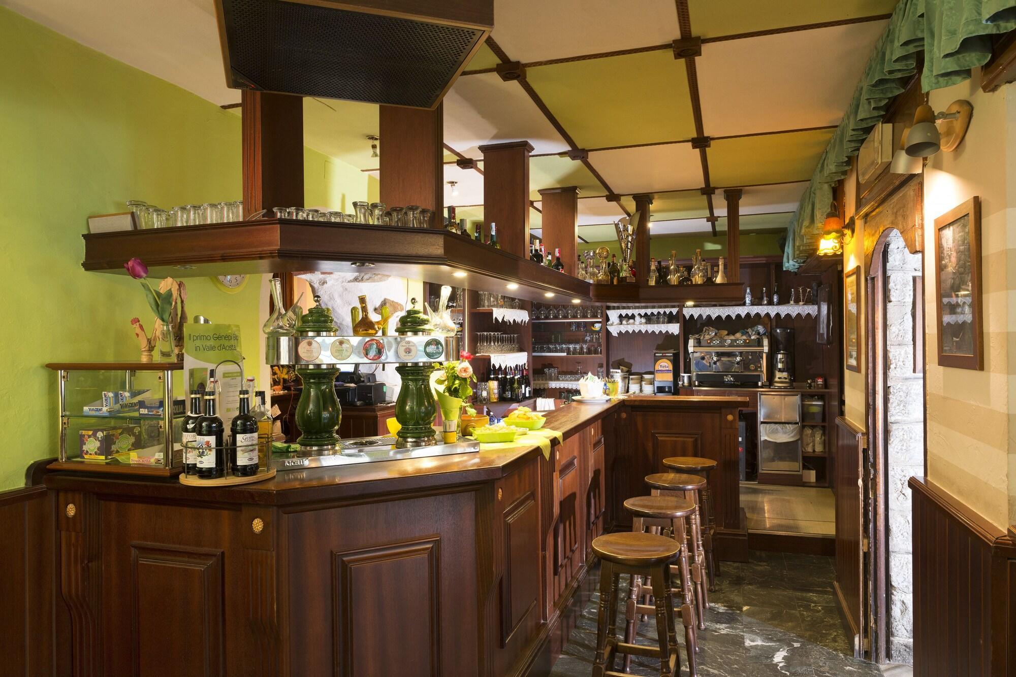 Bar/Salón Armanac De Toubie