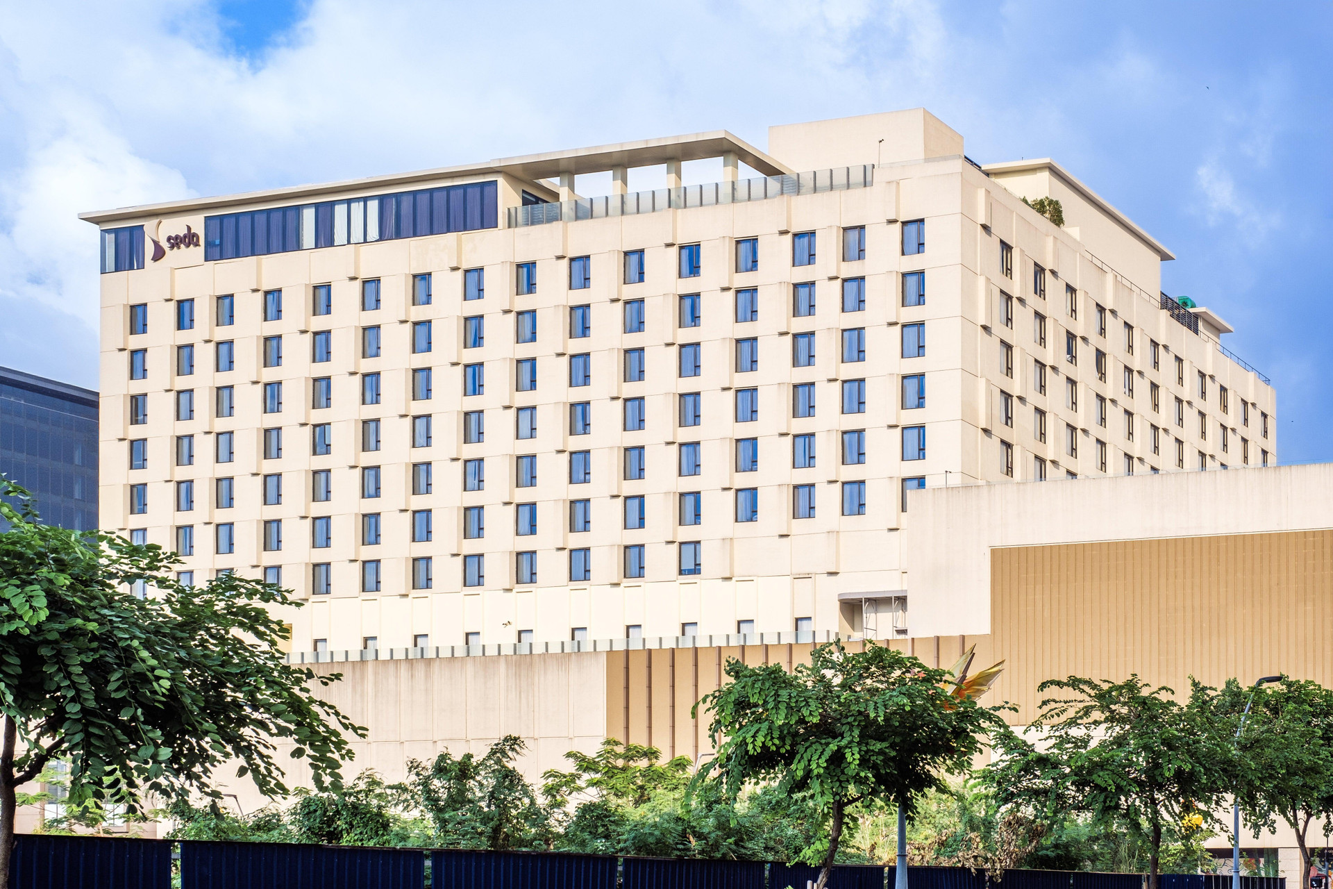 Vista Exterior Seda Manila Bay near Ayala Malls