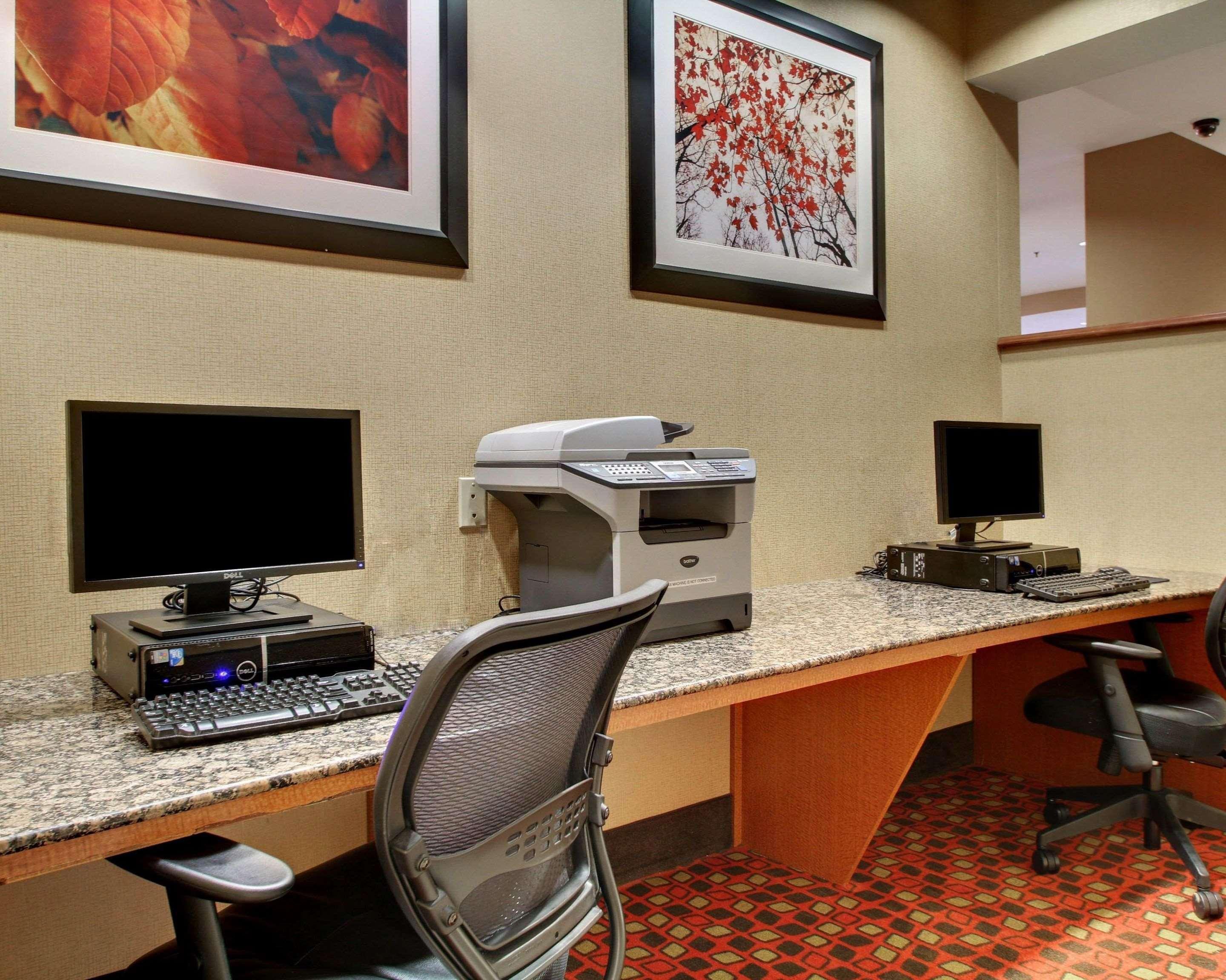 Centro de Negocios Comfort Suites Airport