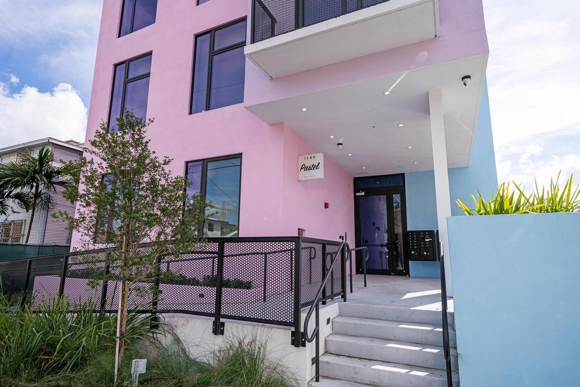 Varios Pastel Apartments