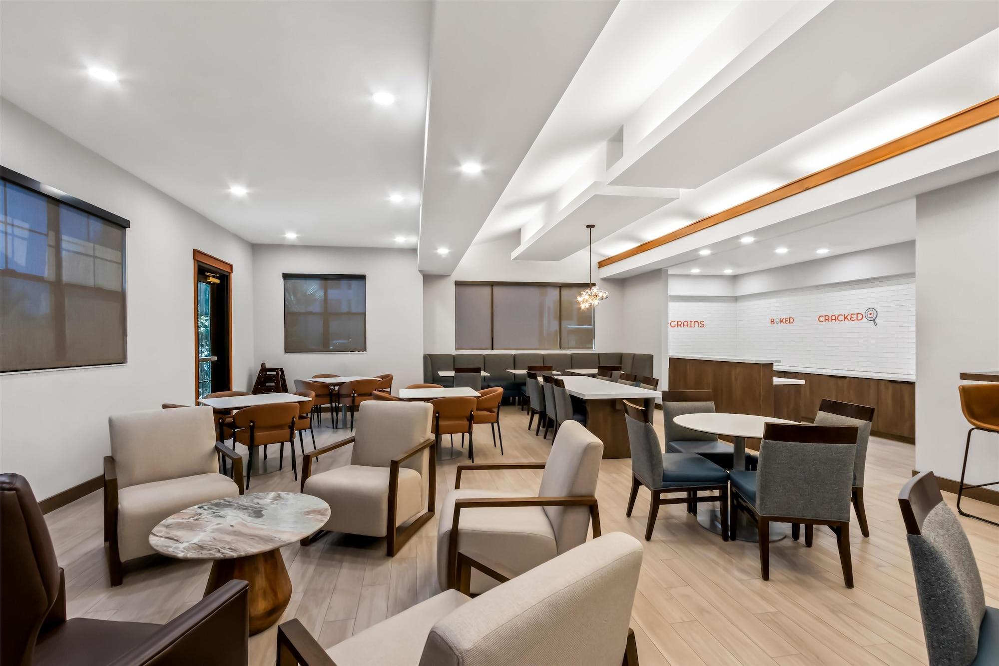 Vista Lobby Sonesta ES Suites Phoenix Goodyear