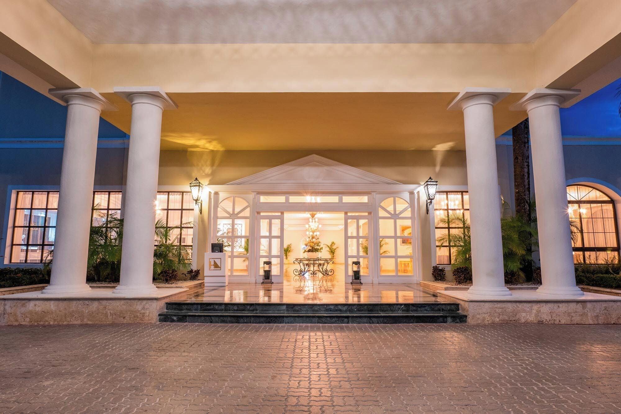 Vista Exterior Eurostars Grand Cayacoa