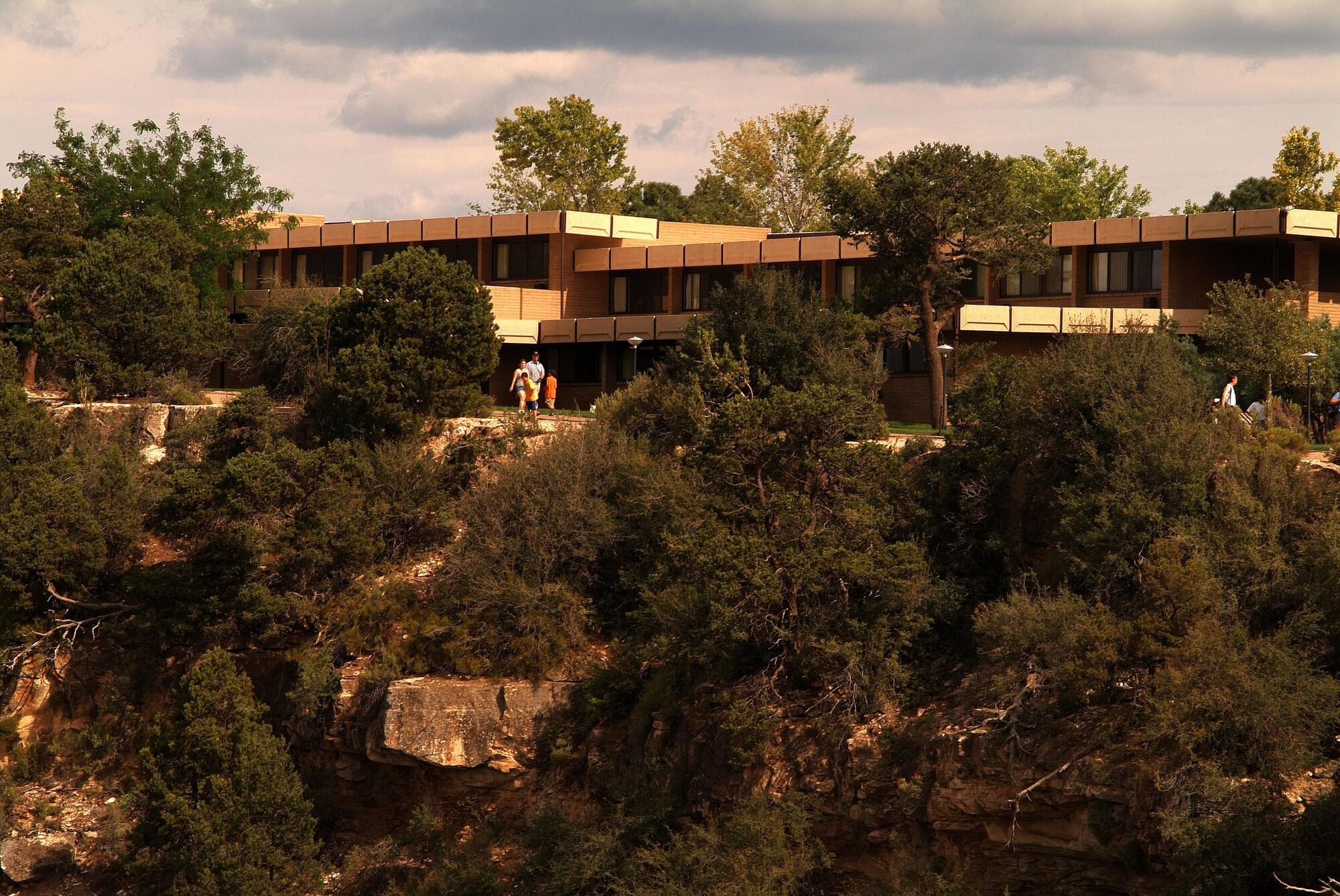 Varios Thunderbird Lodge - Inside the Park