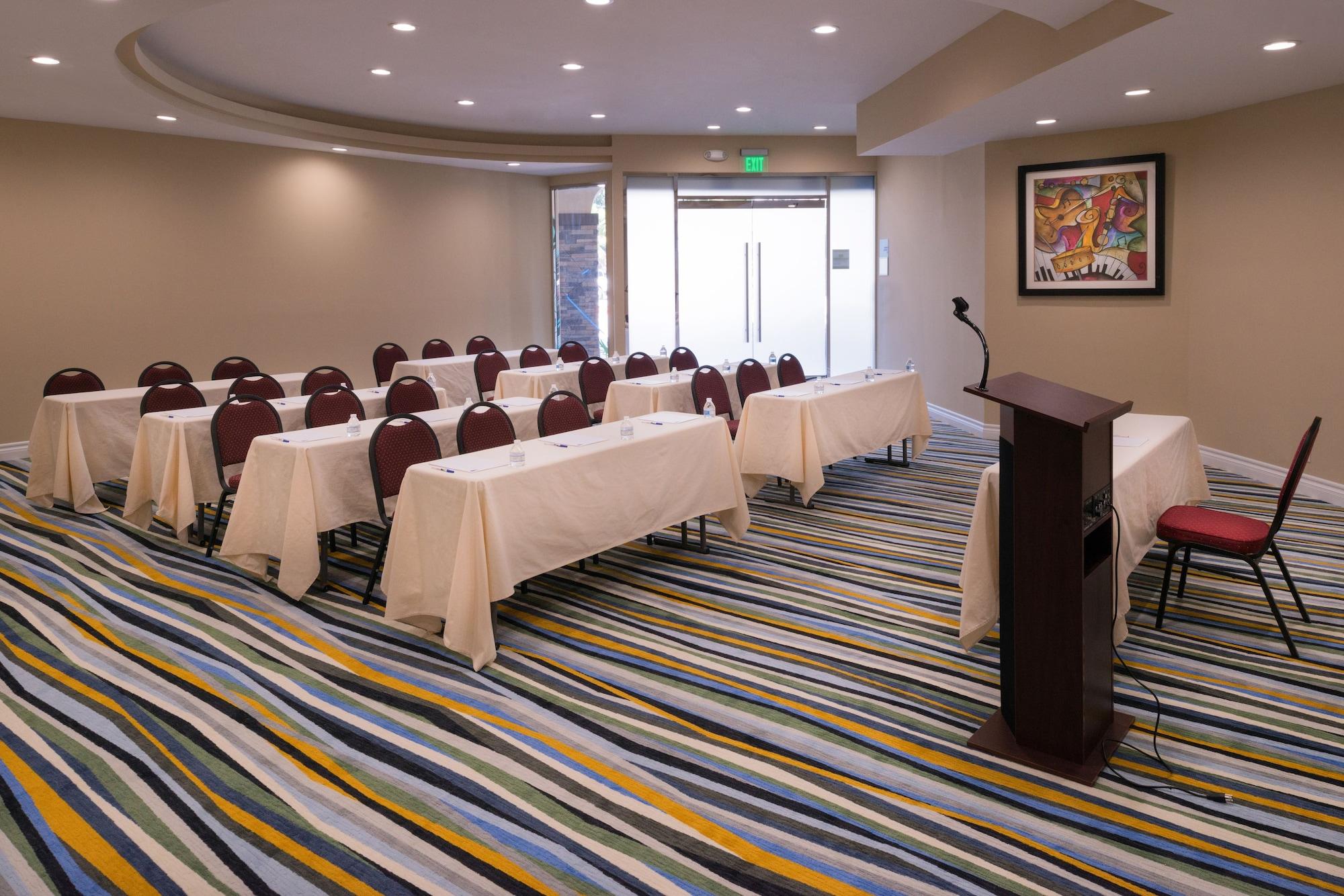 Sala de Reuniones Holiday Inn Express & Suites Pasadena - Los Angeles by IHG