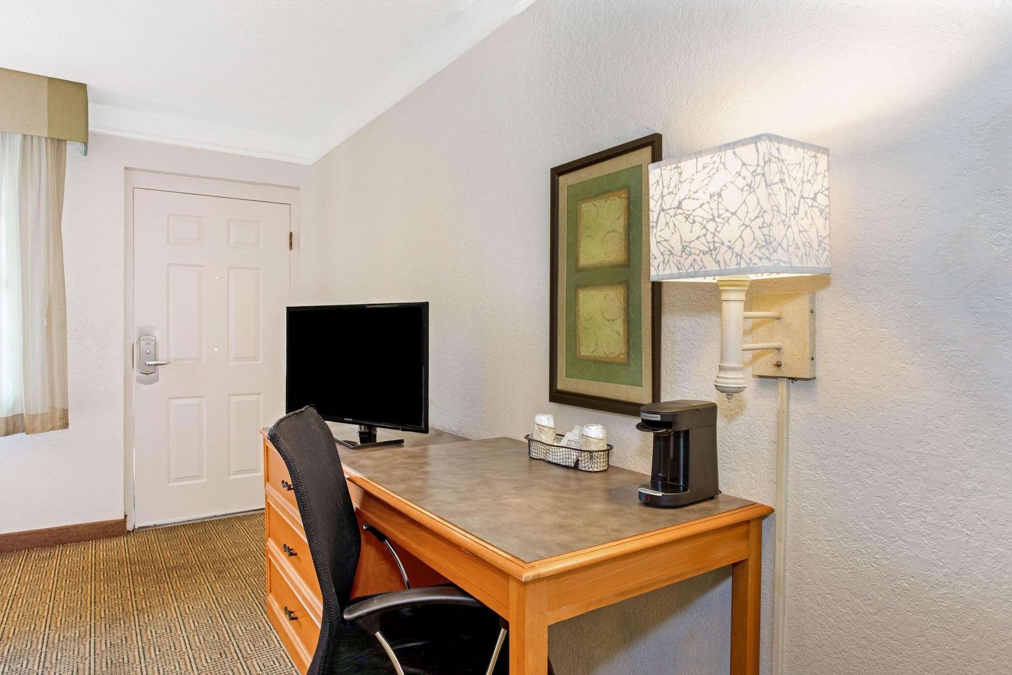 Habitación La Quinta Inn by Wyndham Orlando Airport West