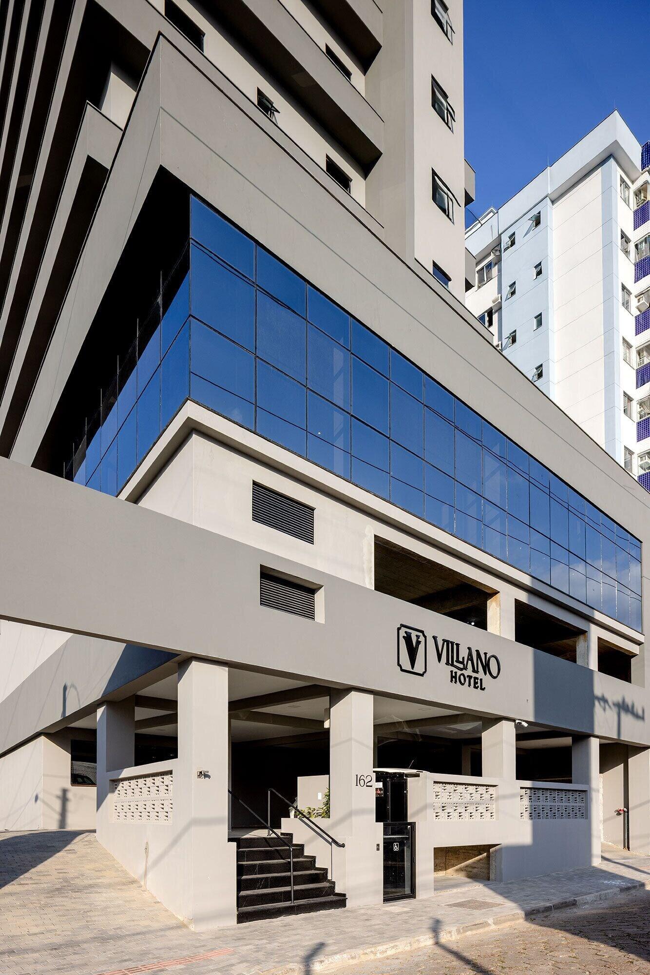 Varios Villano Hotel