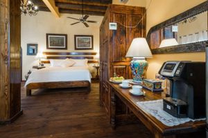 Alojamiento - Suite Arlena, luxury comfortclose to the maleconBreakfast included