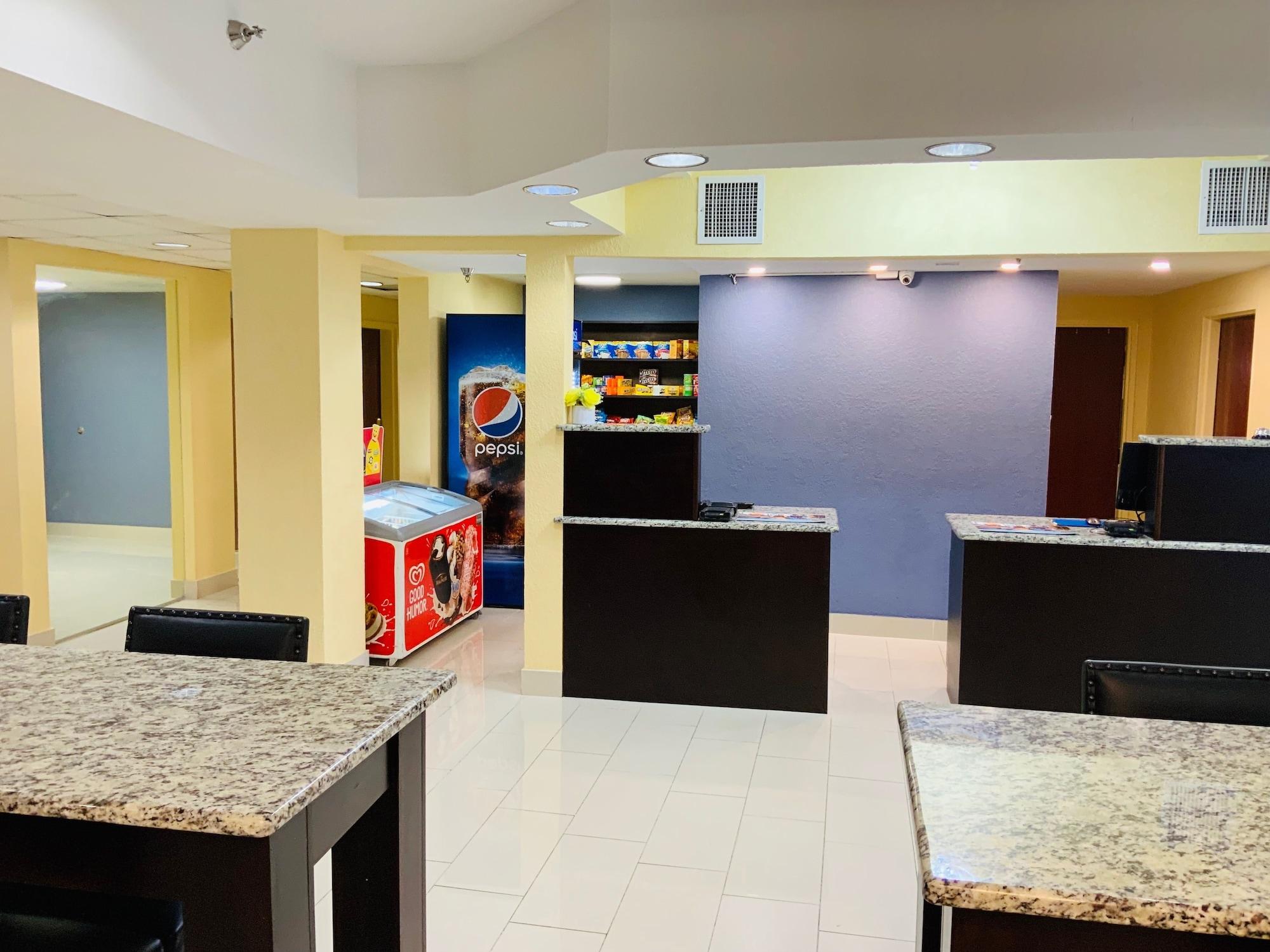 Vista Lobby Days Inn & Suites by Wyndham Tampa/Raymond James Stadium