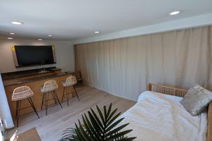 Alquiler Vacacional - 5-bed Large Bohemian BEACH Pad with AC, Patio & Parking - Walk 1min to BEACH!