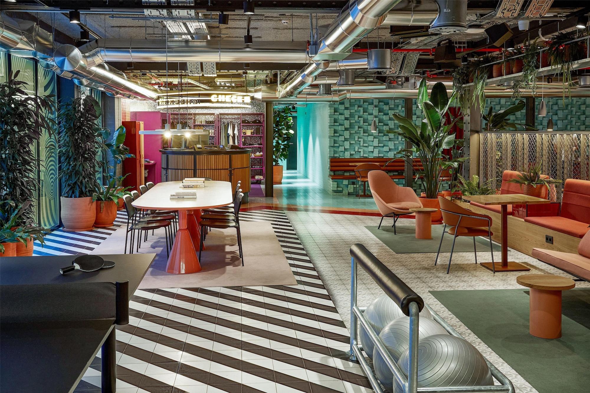 Vista Lobby The Social Hub Madrid 4 star