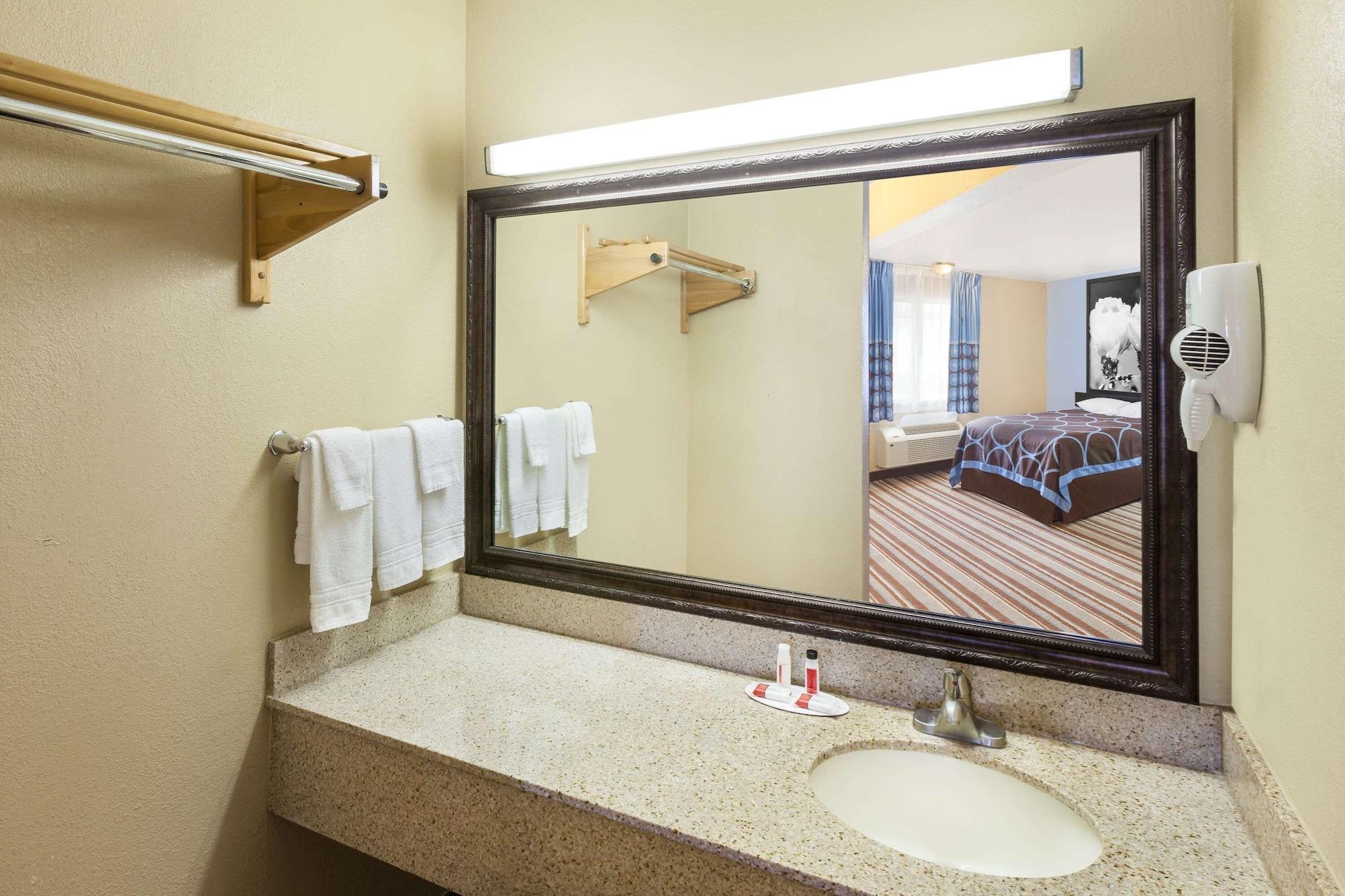 Equipamiento de Habitación Super 8 by Wyndham Kingsville