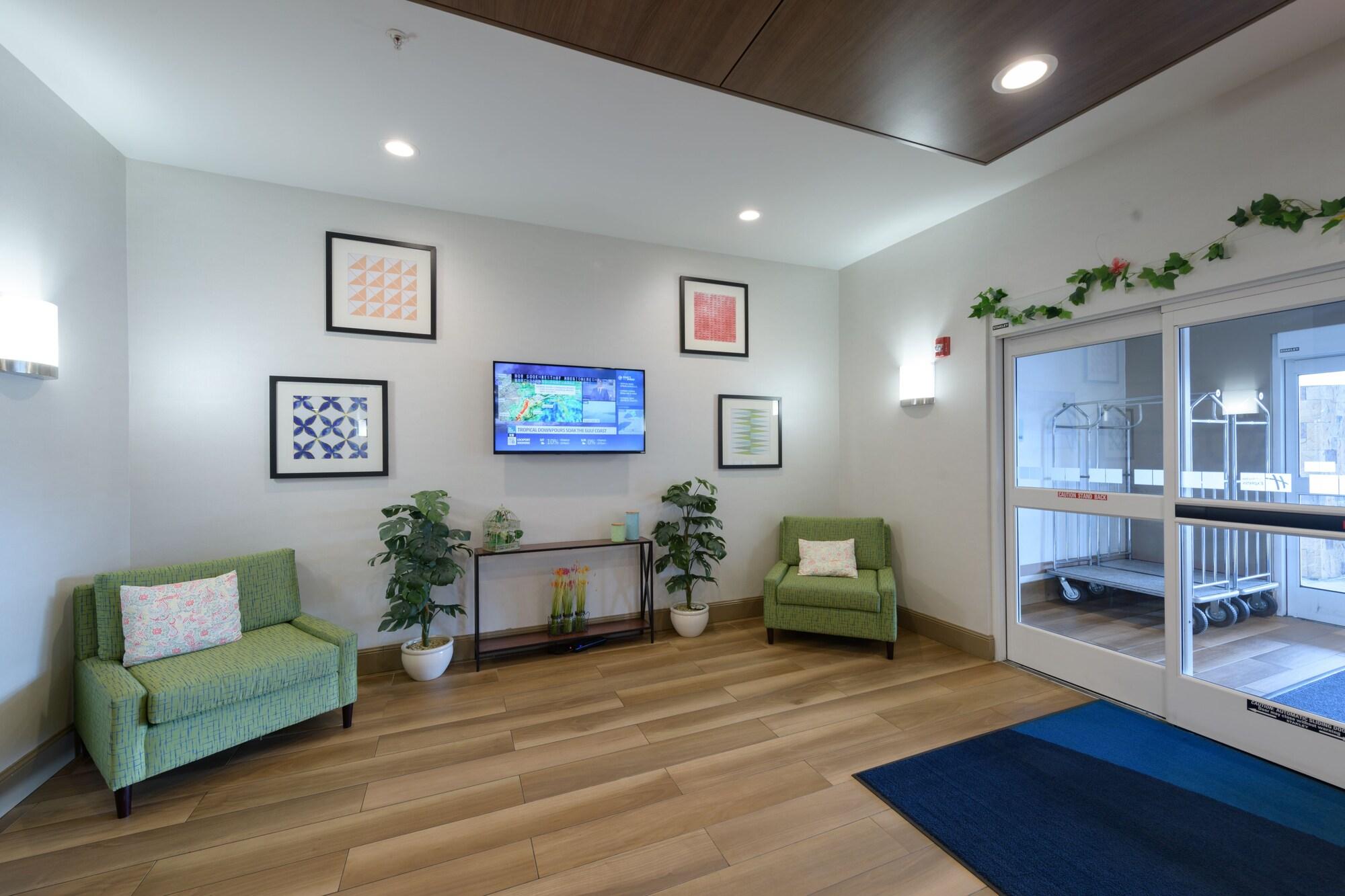 Vista Lobby Holiday Inn Express & Suites Jamestown by IHG