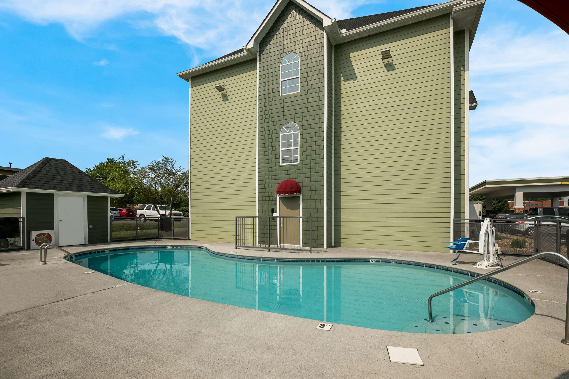 Vista Piscina SureStay Plus Hotel by Best Western Sevierville