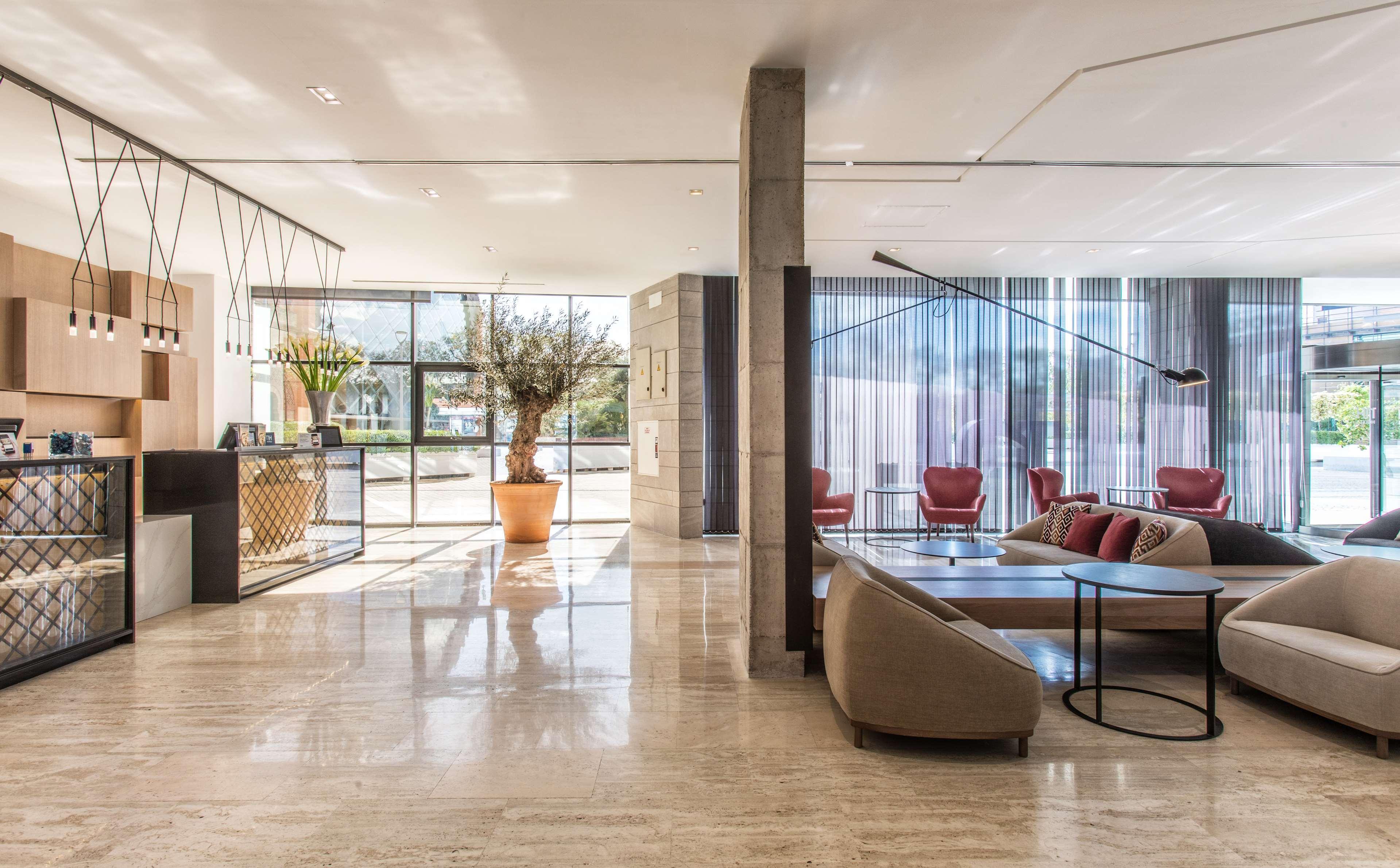 Vista Lobby NH Sevilla Plaza de Armas