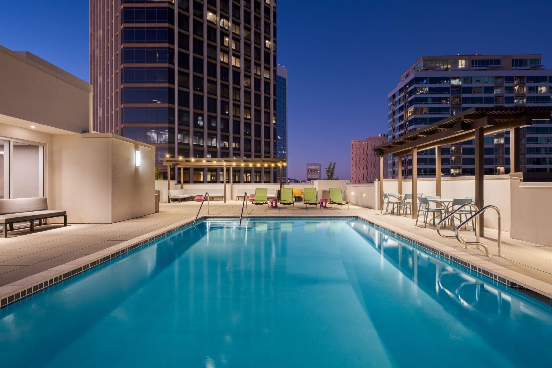 Vista Piscina Home2 Suites BY Hilton Phoenix Midtown