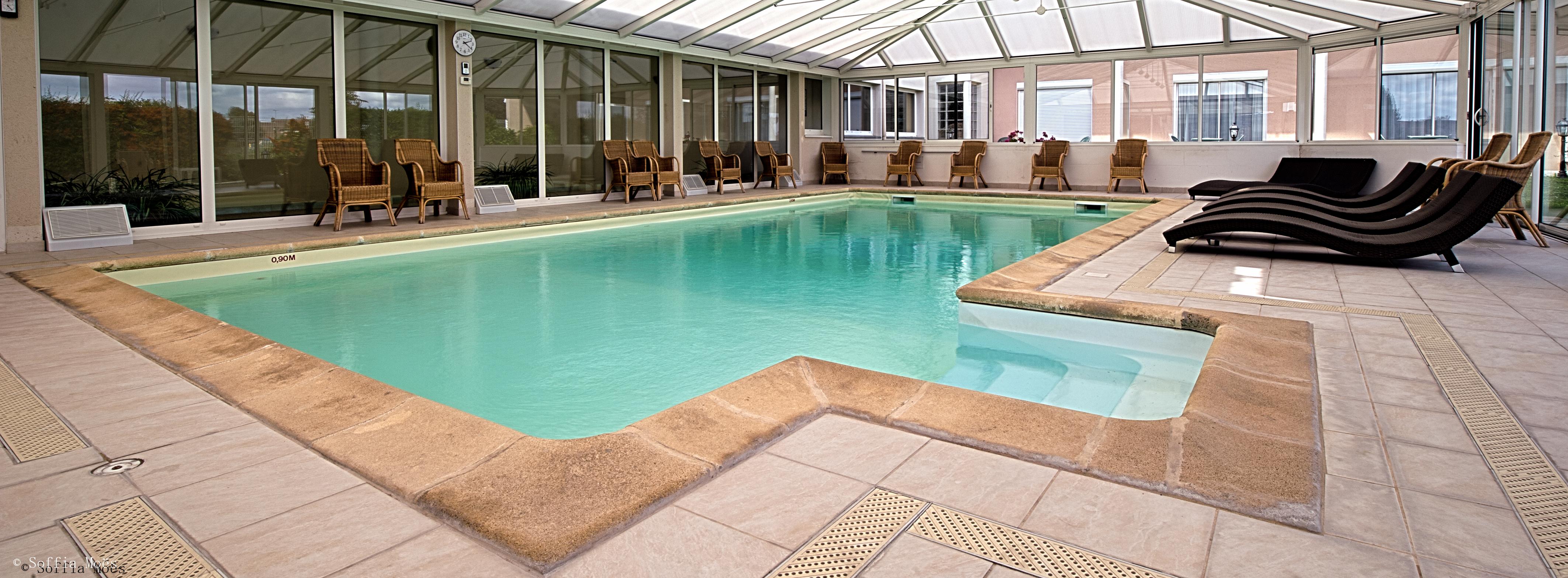 Vista Piscina Hostellerie du Mont Aimé