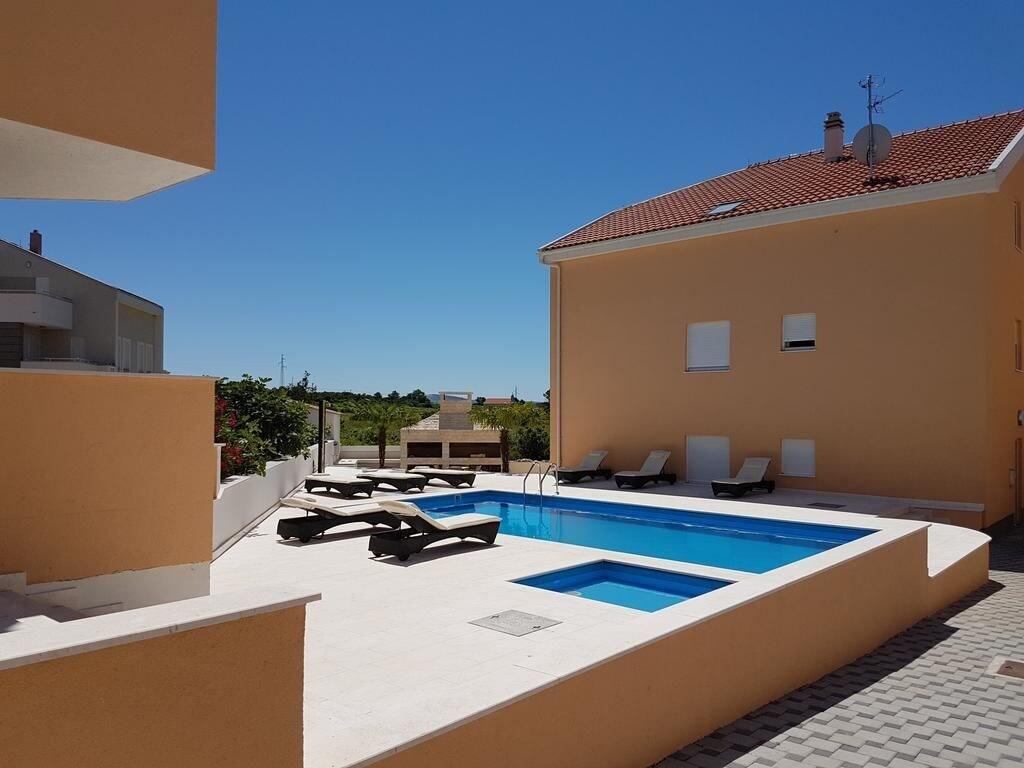 Varios Apartments Orange