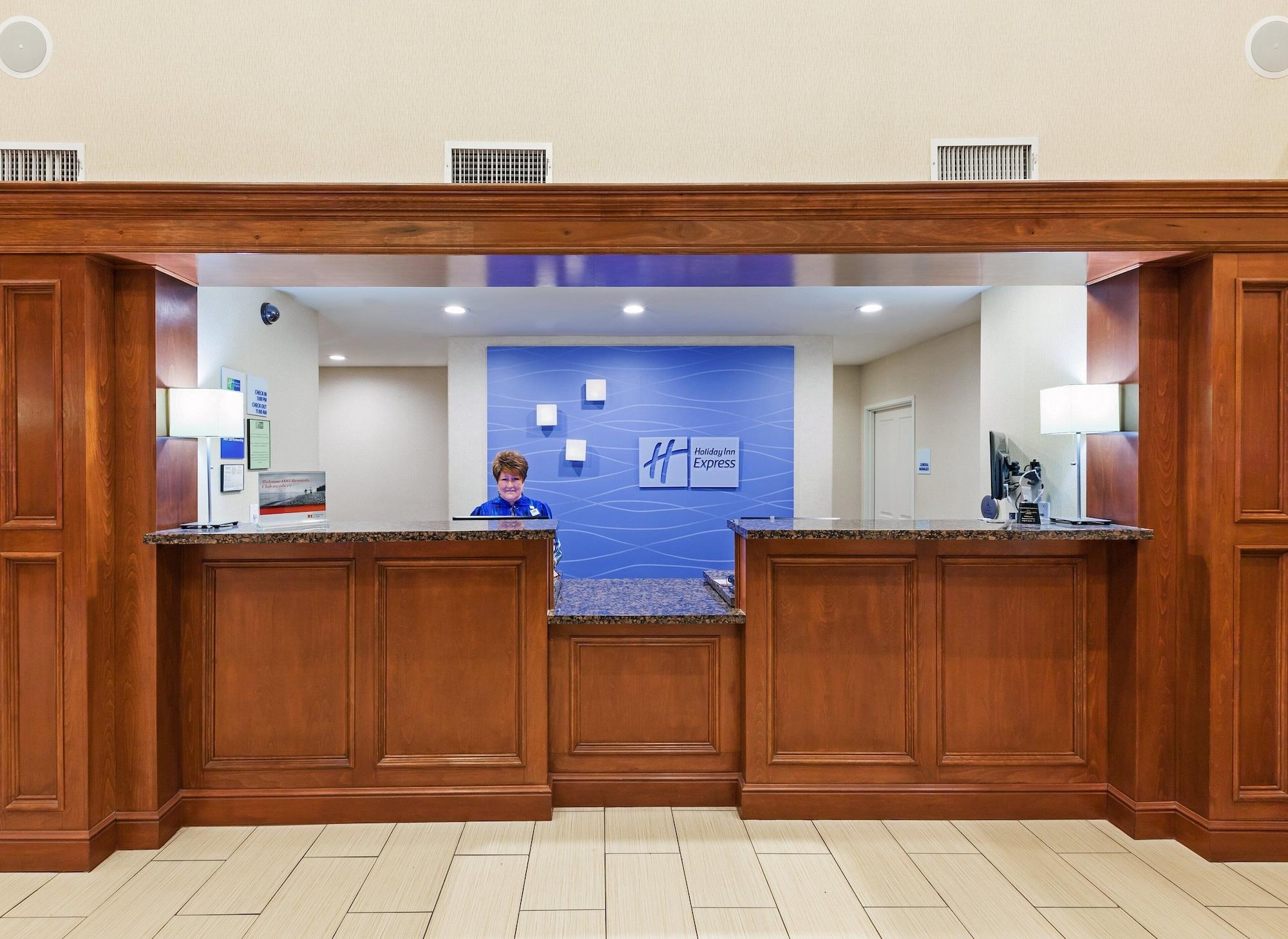 Vista Lobby Holiday Inn Express Hotel & Suites Kilgore by IHG