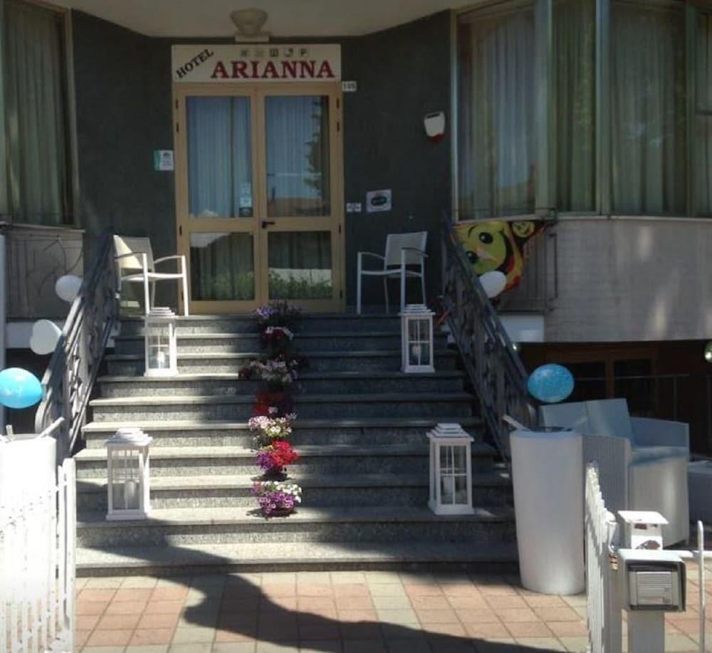 Vista Exterior Hotel Arianna