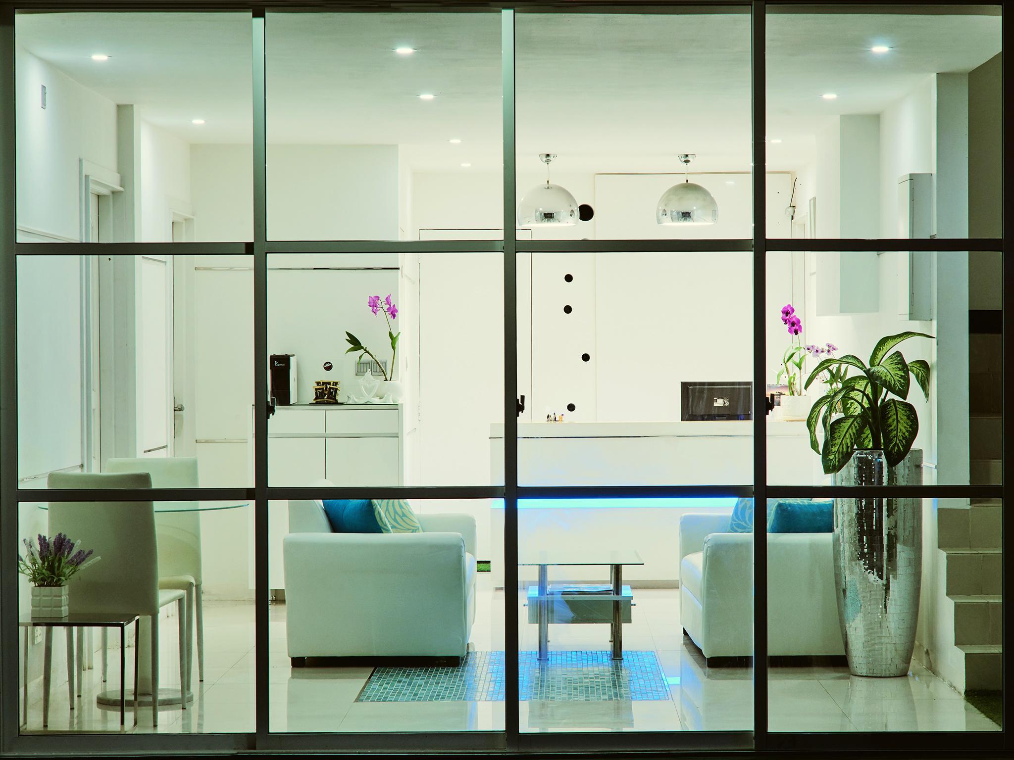 Vista Lobby Planktons Beach