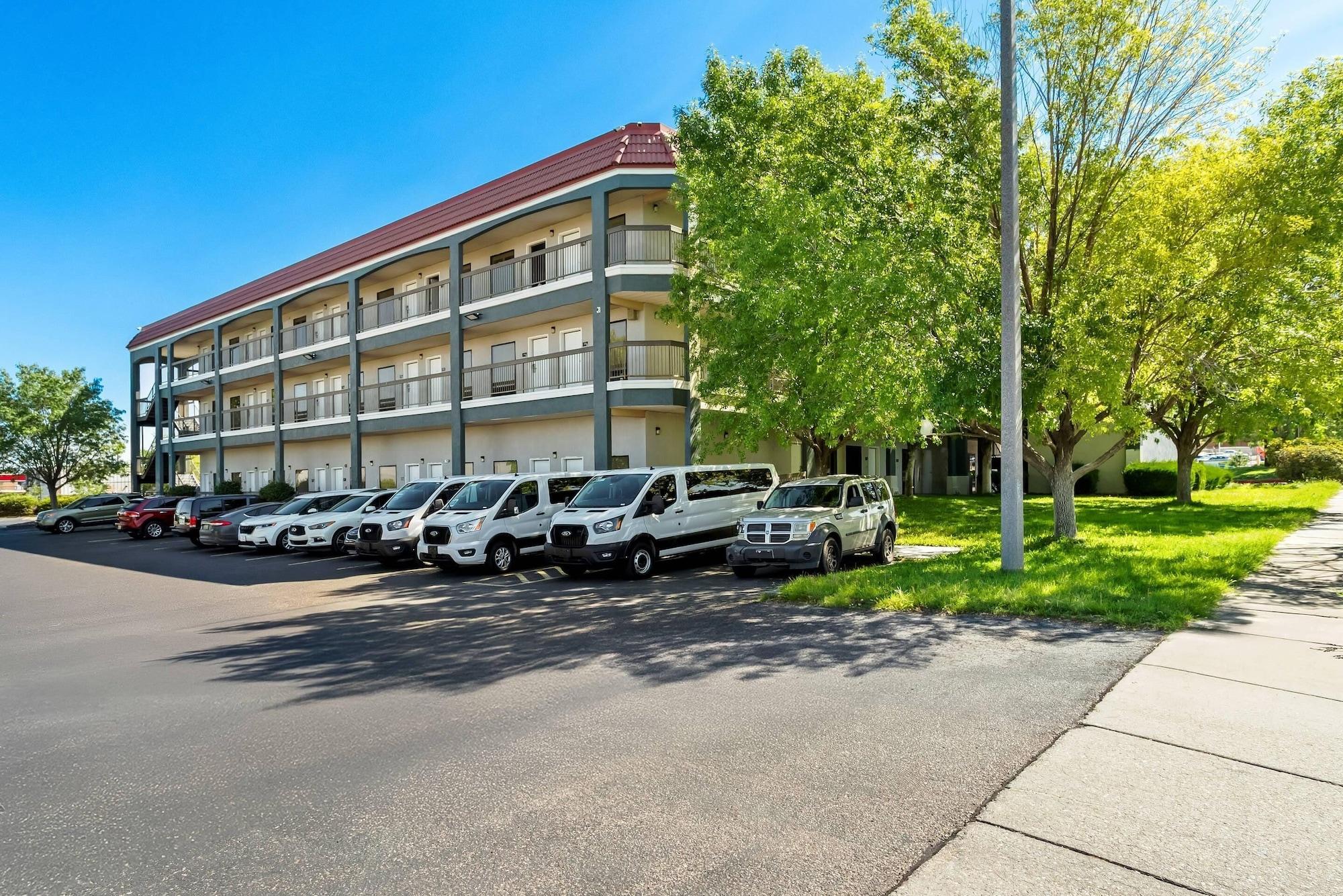 Vista Exterior Quality Inn & Suites Albuquerque South Valley Area