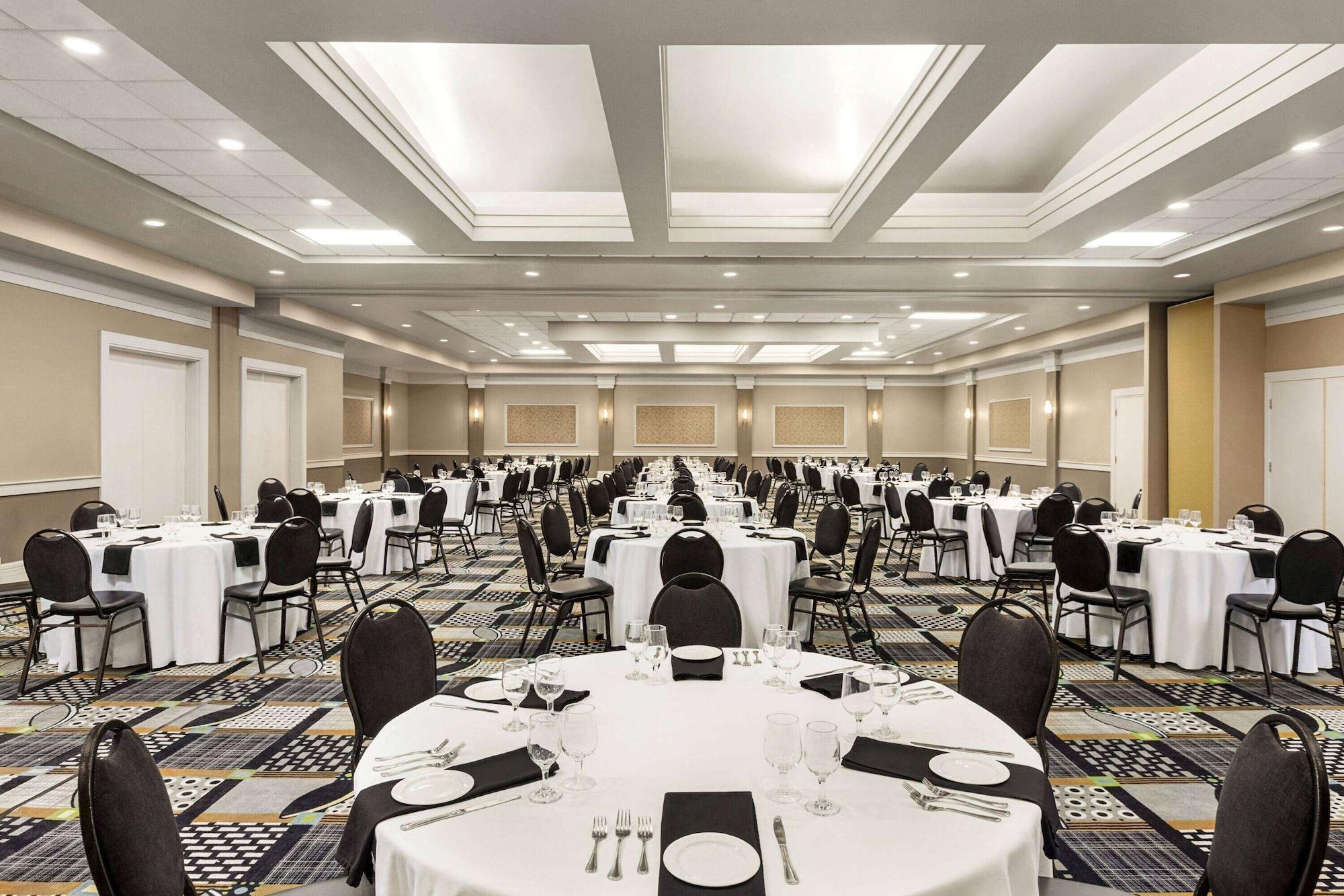 Salón de Baile Royal Hotel Edmonton Airport, Trademark Collection by Wyndham