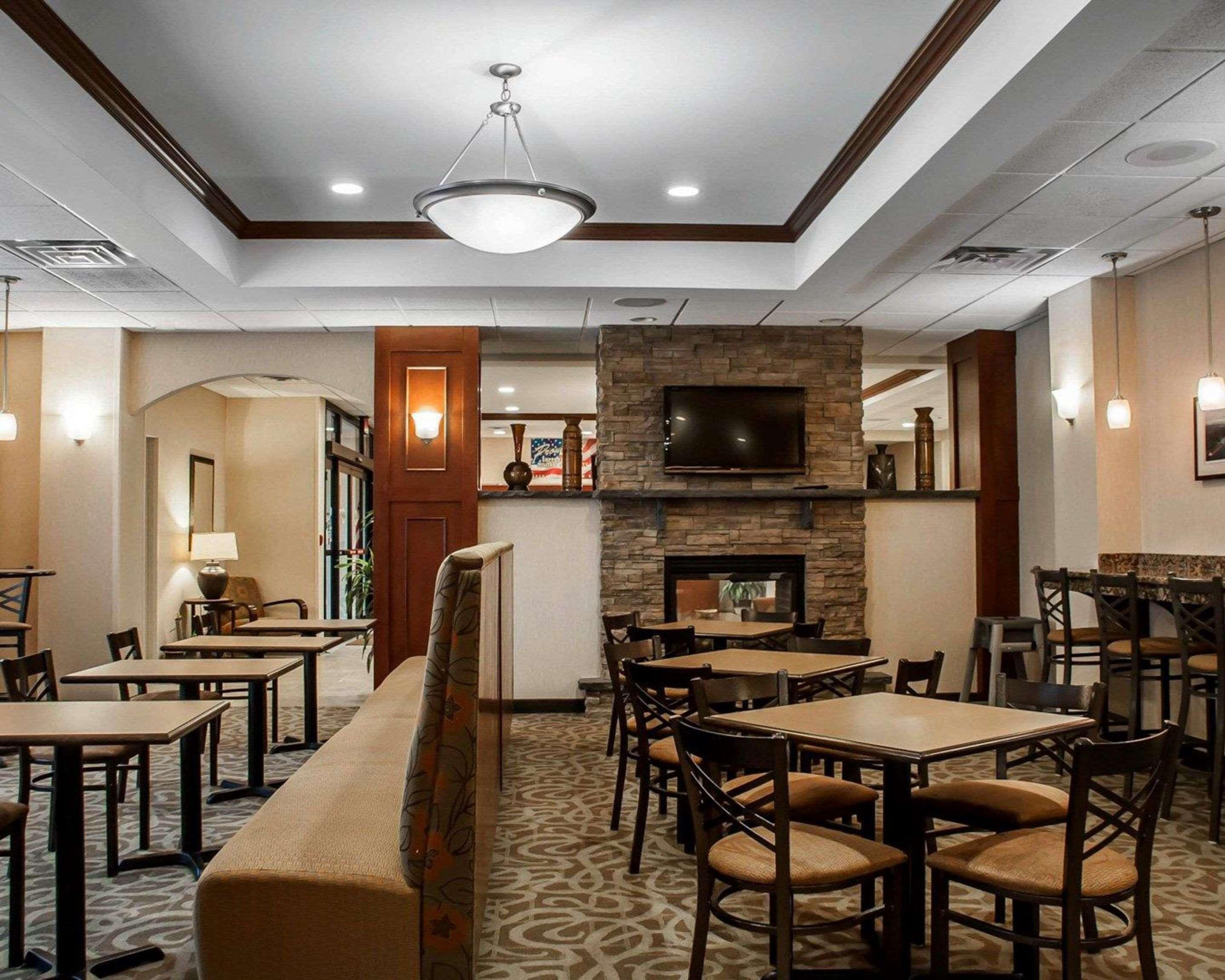 Restaurant Comfort Inn & Suites Watertown - 1000 Islands