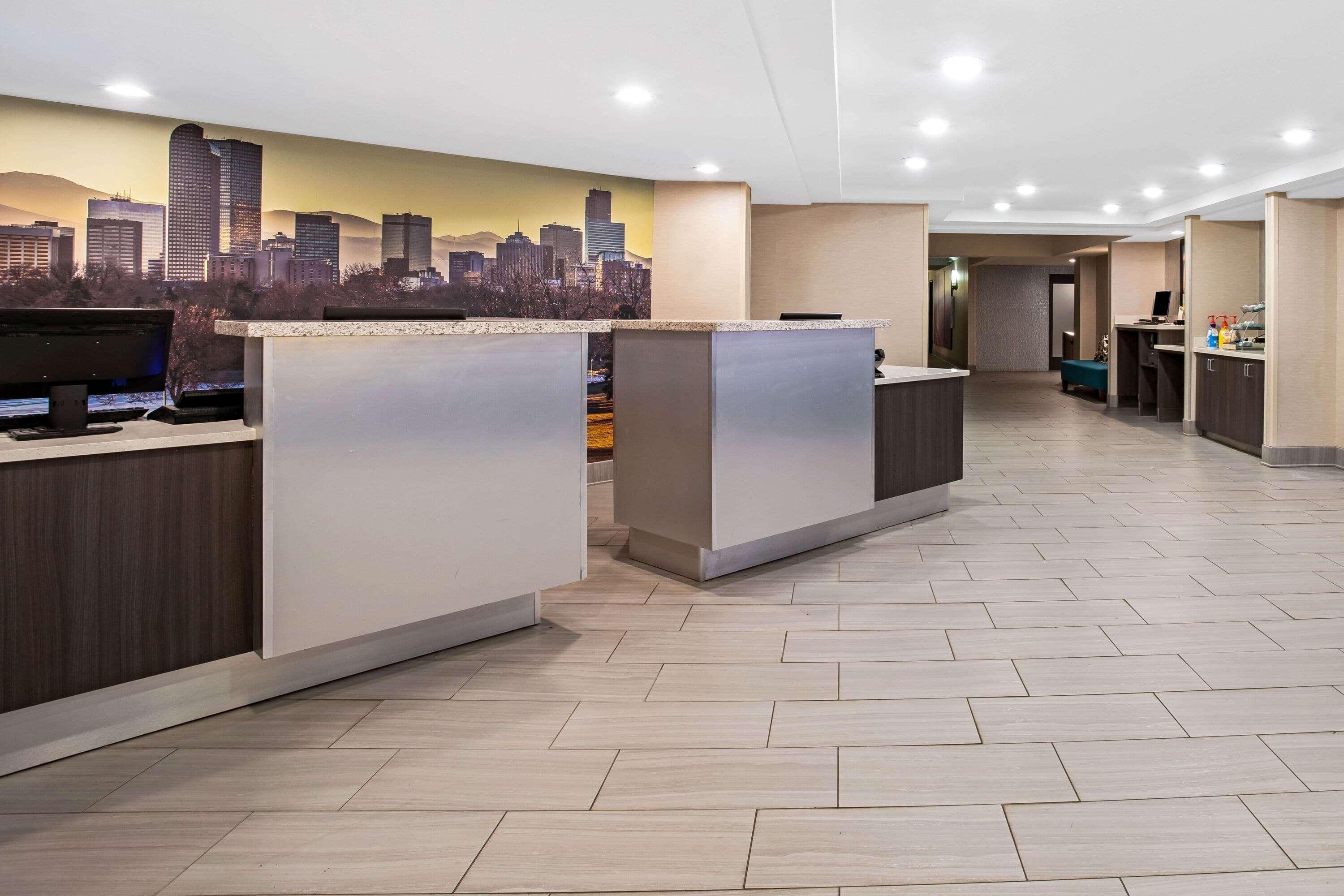 Vista Lobby La Quinta Inn & Suites Denver - Aurora Medical Ctr