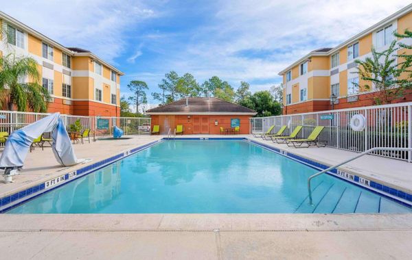 Extended Stay America Suites Orlando Lake Buena Vista - Hoteles cerca de Premium Outlets en Orlando